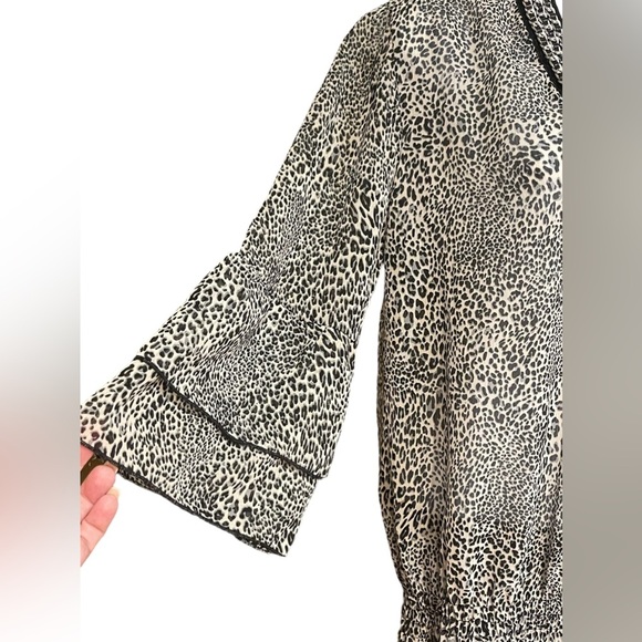 🔥🖤Cache black/white/gray leopard print top size M with chain detail at neck - Picture 6 of 6